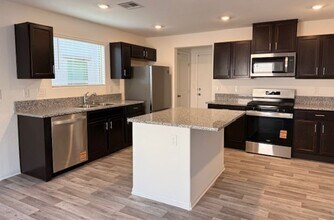 5949 Swift Lariat St in Las Vegas, NV - Foto de edificio - Building Photo