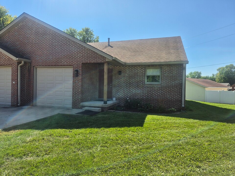 57 Overlook Dr in Bargersville, IN - Building Photo