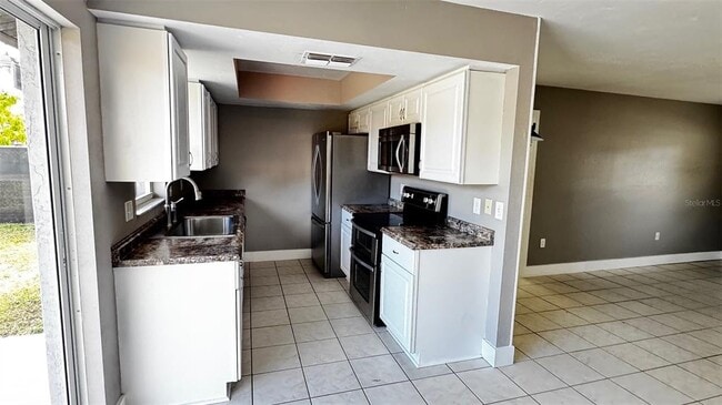 3935 Middlesex Pl in Sarasota, FL - Building Photo - Building Photo