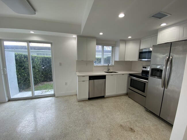 1328 NW 4th St, Unit 2A in Miami, FL - Foto de edificio - Building Photo