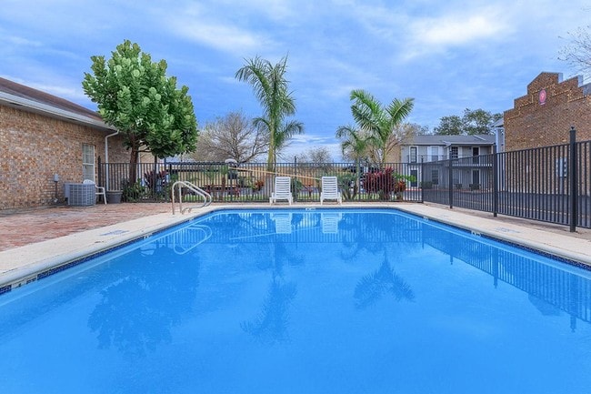 Heritage Square in Edinburg, TX - Foto de edificio - Building Photo