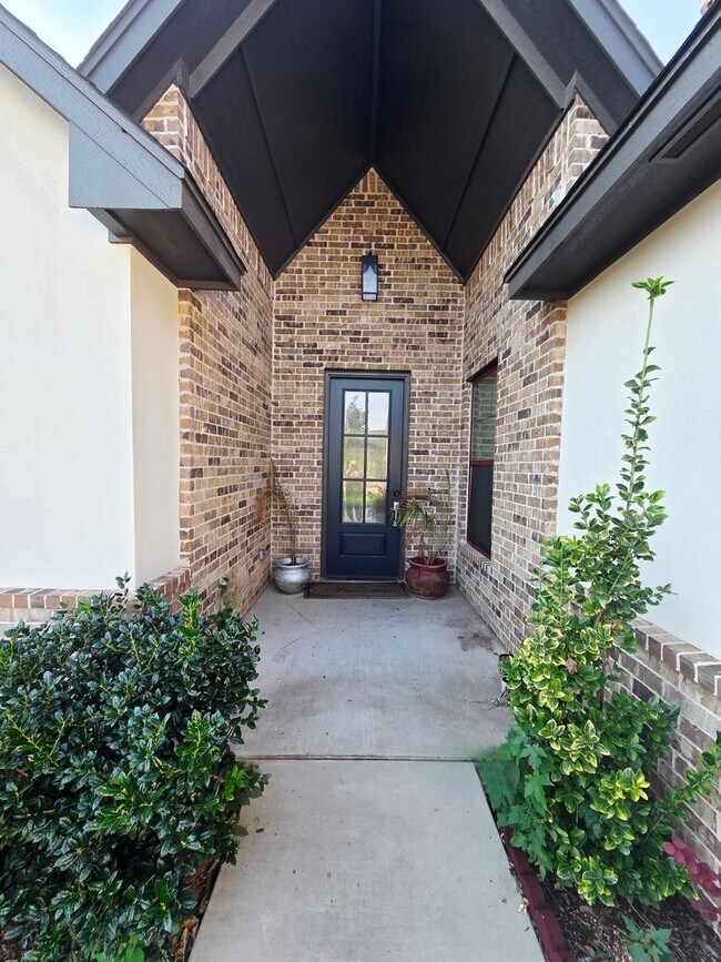 536 E Barajas Terrace in Mustang, OK - Building Photo - Building Photo