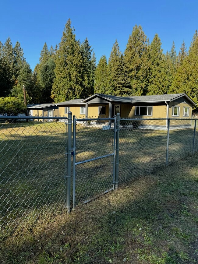 8530 Rathbun Rd SE in Yelm, WA - Building Photo - Building Photo