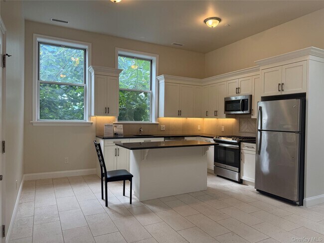 125 Main St-Unit -1B in Ossining, NY - Building Photo - Building Photo