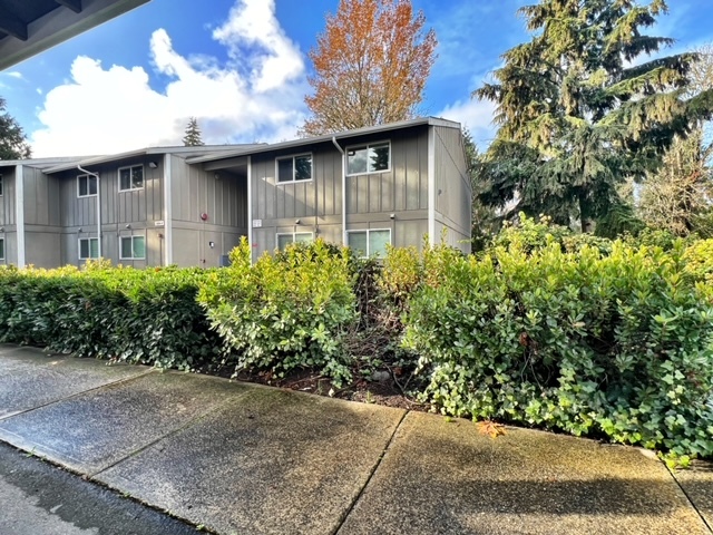 3206 Pine Rd NE in Bremerton, WA - Foto de edificio