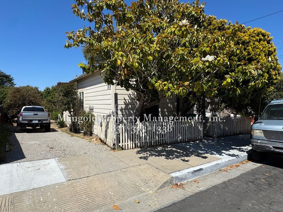 450 Jackson St in Monterey, CA - Building Photo