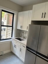 4048 Hampton St in Elmhurst, NY - Foto de edificio - Building Photo