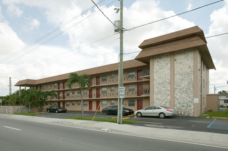 Las Palmas Apartments in Miami, FL - Foto de edificio - Building Photo