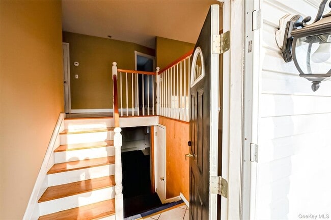 13A Homeland Dr in Huntington, NY - Foto de edificio - Building Photo