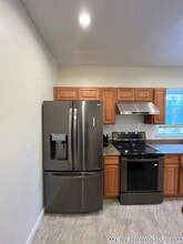 124 Forest St, Unit 1 in Medford, MA - Foto de edificio - Building Photo