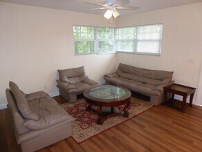 310 Almeria Rd in West Palm Beach, FL - Foto de edificio - Building Photo