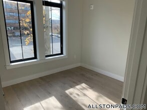 157 Everett St in Boston, MA - Building Photo - Building Photo