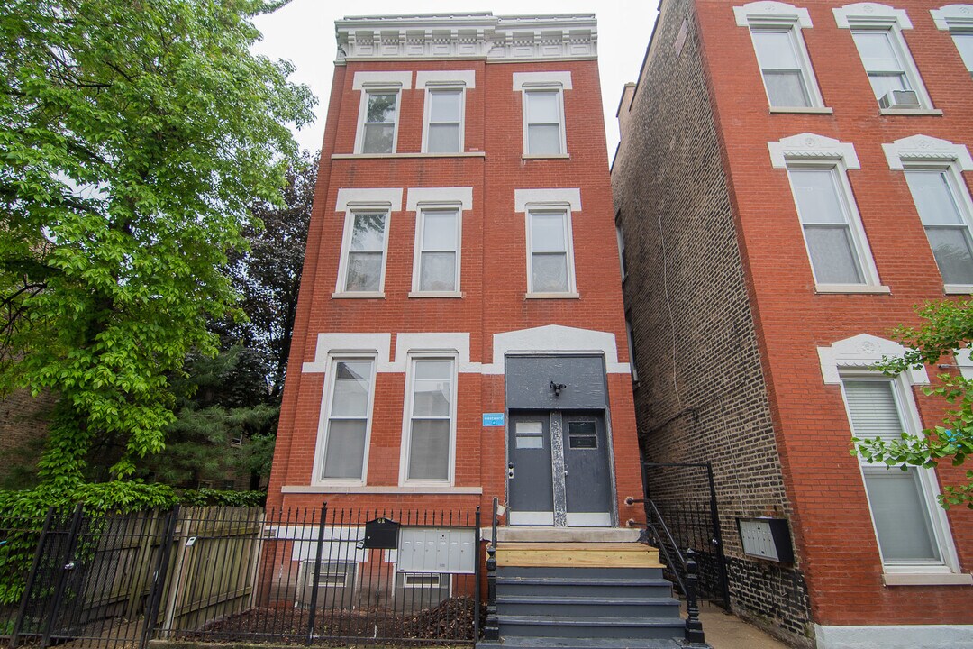 1475 W Huron St in Chicago, IL - Building Photo