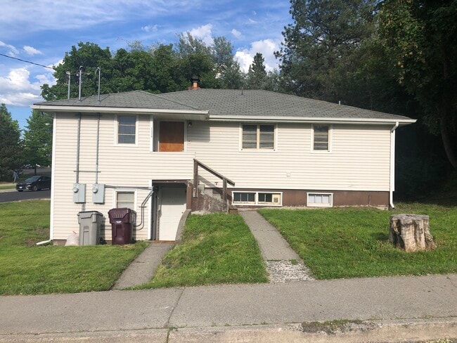 1330 NE Hillside Dr, Unit B in Pullman, WA - Foto de edificio - Building Photo