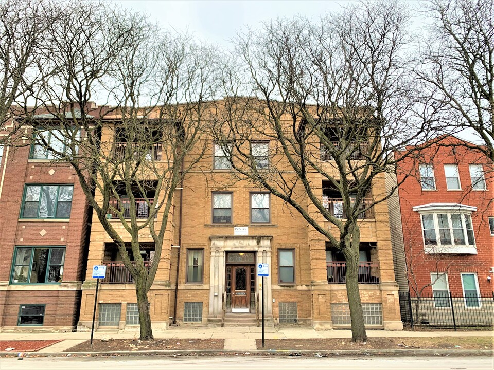 704 E 51st St in Chicago, IL - Building Photo