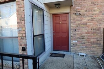 6646 E Lovers Ln in Dallas, TX - Foto de edificio - Building Photo