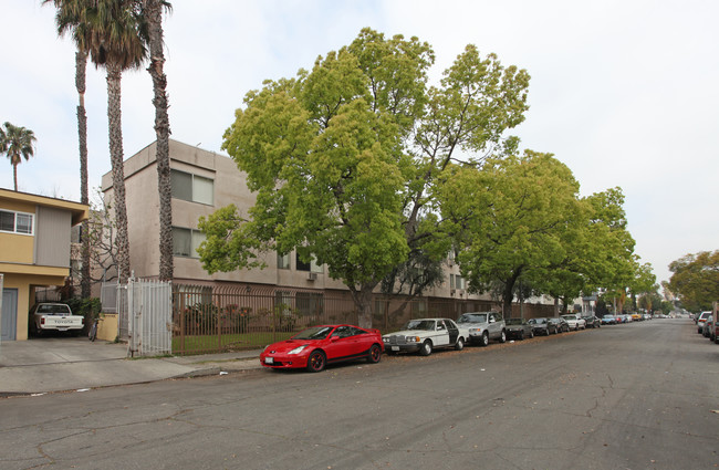 Pico Plaza in Los Angeles, CA - Building Photo - Building Photo