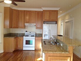 1221 W 30th St in Los Angeles, CA - Building Photo