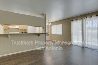 210 Lost Forest St in San Antonio, TX - Building Photo - Building Photo