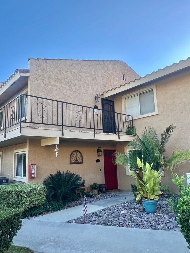 24319 Canyon Lake Dr N, Unit Condo #7 in Canyon Lake, CA - Building Photo - Building Photo