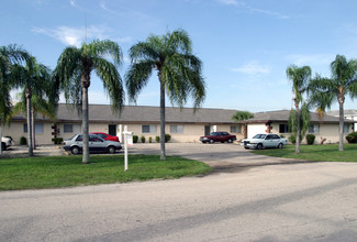 1418 SE 8th Ter in Cape Coral, FL - Building Photo - Building Photo