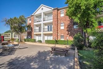 Plaza Royale Apartments in McAllen, TX - Building Photo - Building Photo