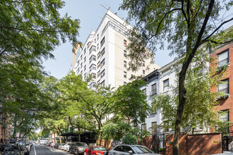 315 East 65th St in New York, NY - Building Photo - Building Photo