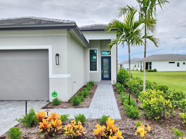 115 SE Strada Cervaro in Port St. Lucie, FL - Building Photo - Building Photo