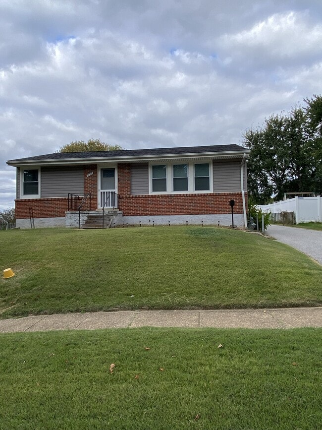 421 N Hammonds Ferry Rd, Unit Basement in Linthicum Heights, MD - Building Photo - Building Photo