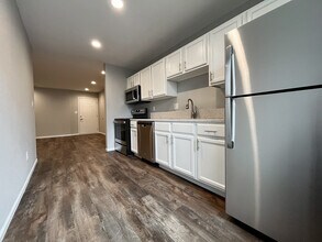 2322 College St, Unit 10 in Cedar Falls, IA - Building Photo - Building Photo
