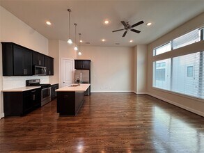 54 N Hutcheson St in Houston, TX - Building Photo - Building Photo