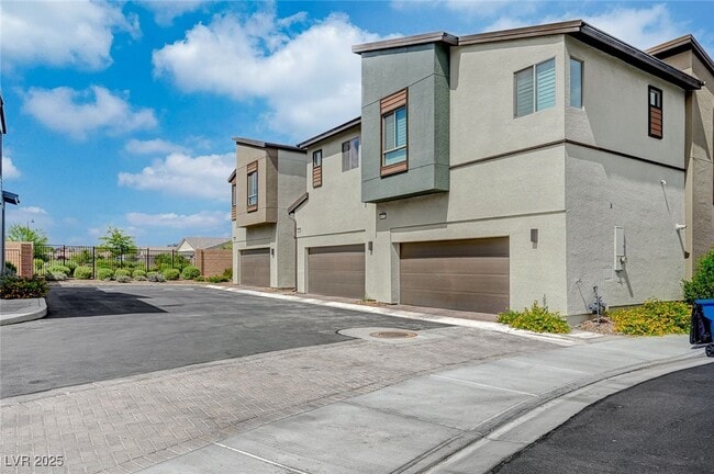 9276 Desert Pearl Ave