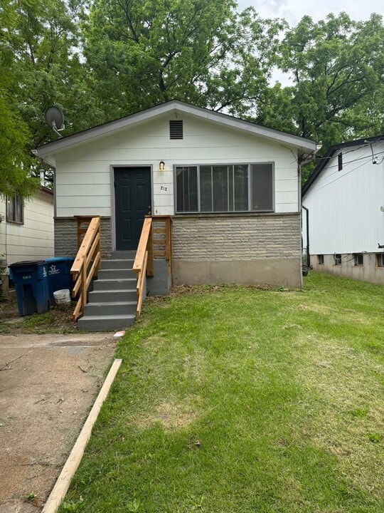 212 Becker Dr in St. Louis, MO - Building Photo