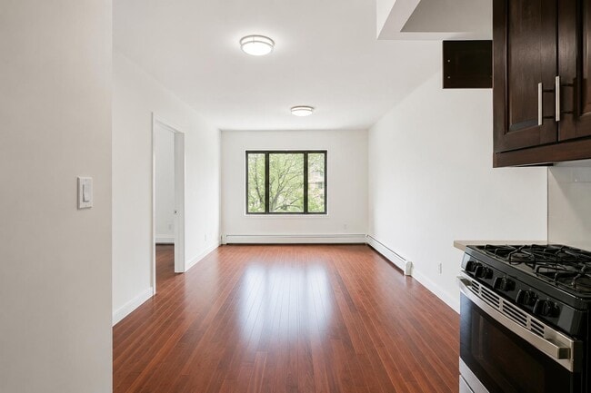 2120 Daly Ave, Unit 4C