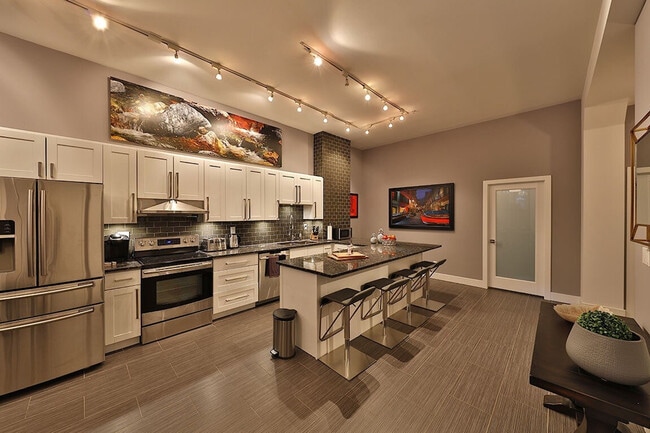 10154-10103 103 St NW, Unit SI FL2-ID1438803P in Edmonton, AB - Building Photo - Building Photo