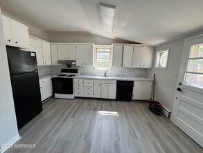 305 Cherry St in Jackson Township, NJ - Building Photo - Building Photo