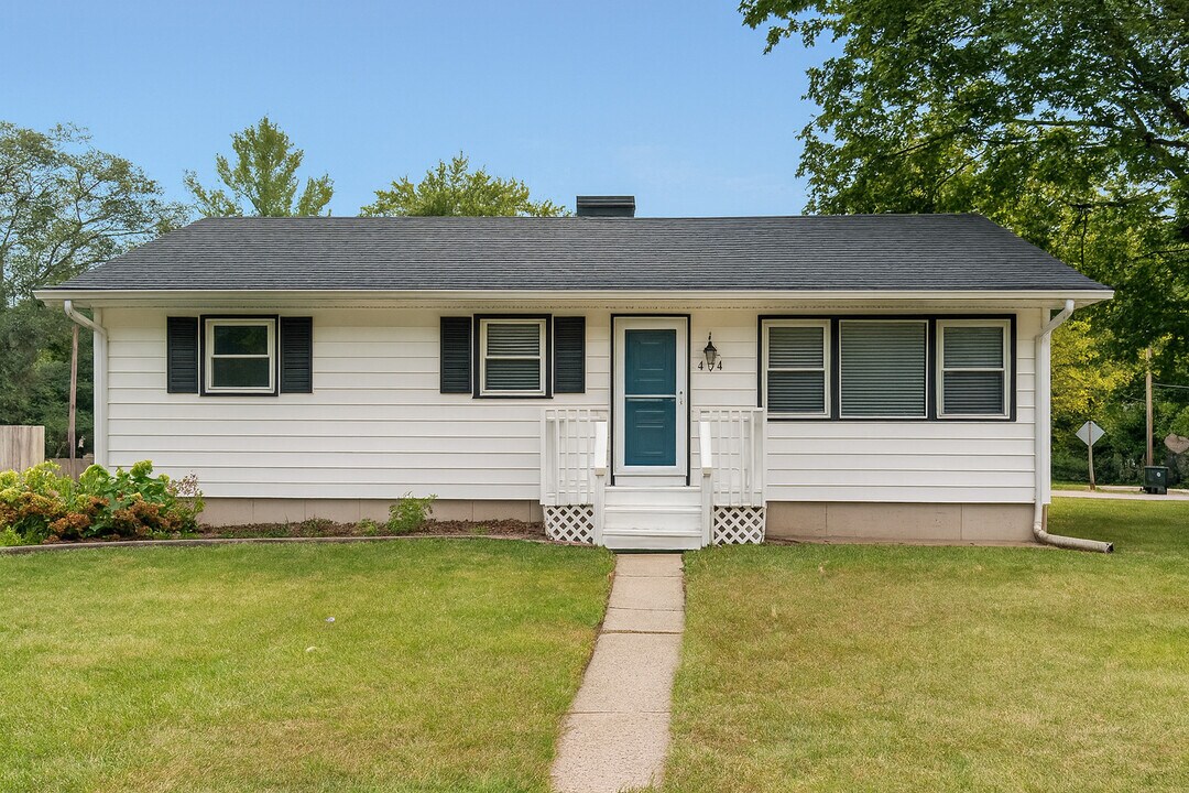 404 Thoria Rd in Batavia, IL - Building Photo
