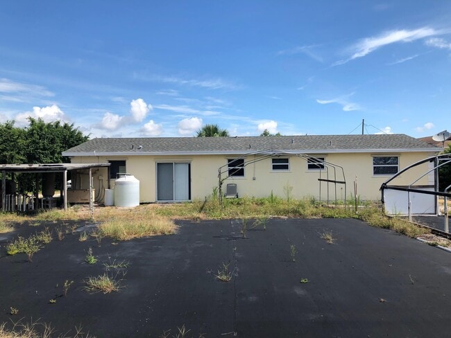 2920 Palmarita Rd in West Palm Beach, FL - Building Photo - Building Photo