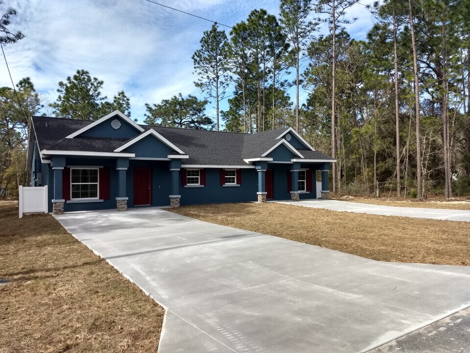 9278 N Travis Dr in Citrus Springs, FL - Building Photo