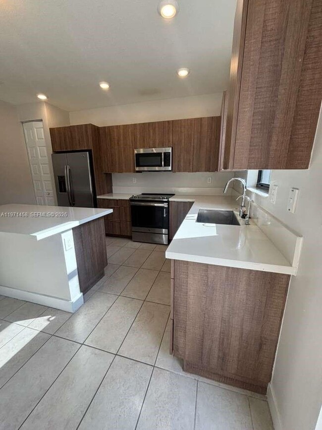 8058 NW 105th Ct in Doral, FL - Building Photo - Building Photo