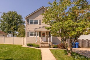 69 S Harrison Ave in Woodbridge Township, NJ - Building Photo