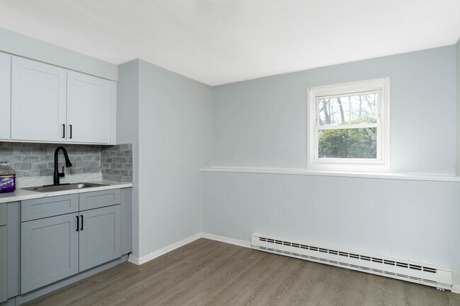 Palmer Gardens in Three Rivers, MA - Foto de edificio - Interior Photo