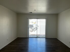 4430 E Van Buren Ave, Unit 102 in Las Vegas, NV - Foto de edificio - Building Photo