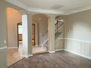 18221 Sandy Pointe Dr in Tampa, FL - Foto de edificio - Building Photo