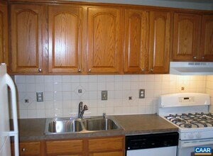 2527 Hydraulic Rd in Charlottesville, VA - Building Photo - Building Photo