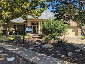 5356 Magdelena Dr in Austin, TX - Building Photo - Building Photo