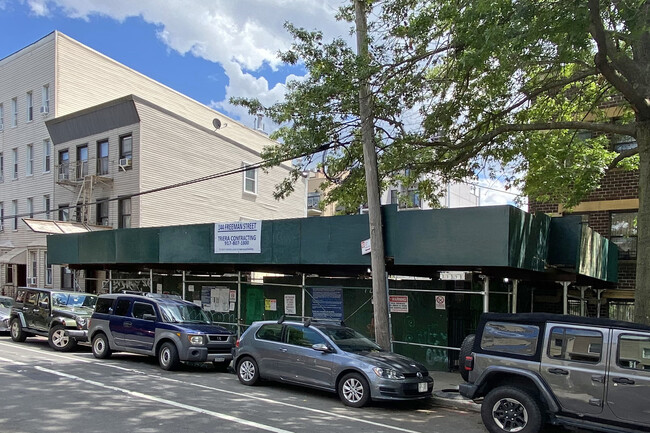144 Freeman St in Brooklyn, NY - Building Photo - Building Photo
