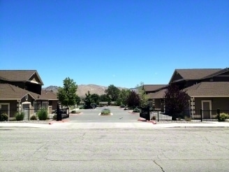 Synder Avenue Townhomes in Carson City, NV - Foto de edificio