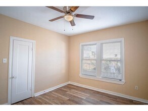 907 Iowa St in San Antonio, TX - Building Photo - Building Photo