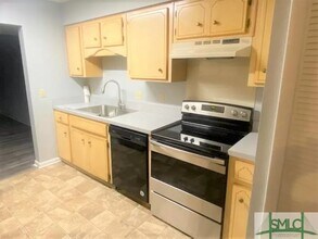 912 Pineland Ave in Hinesville, GA - Foto de edificio - Building Photo